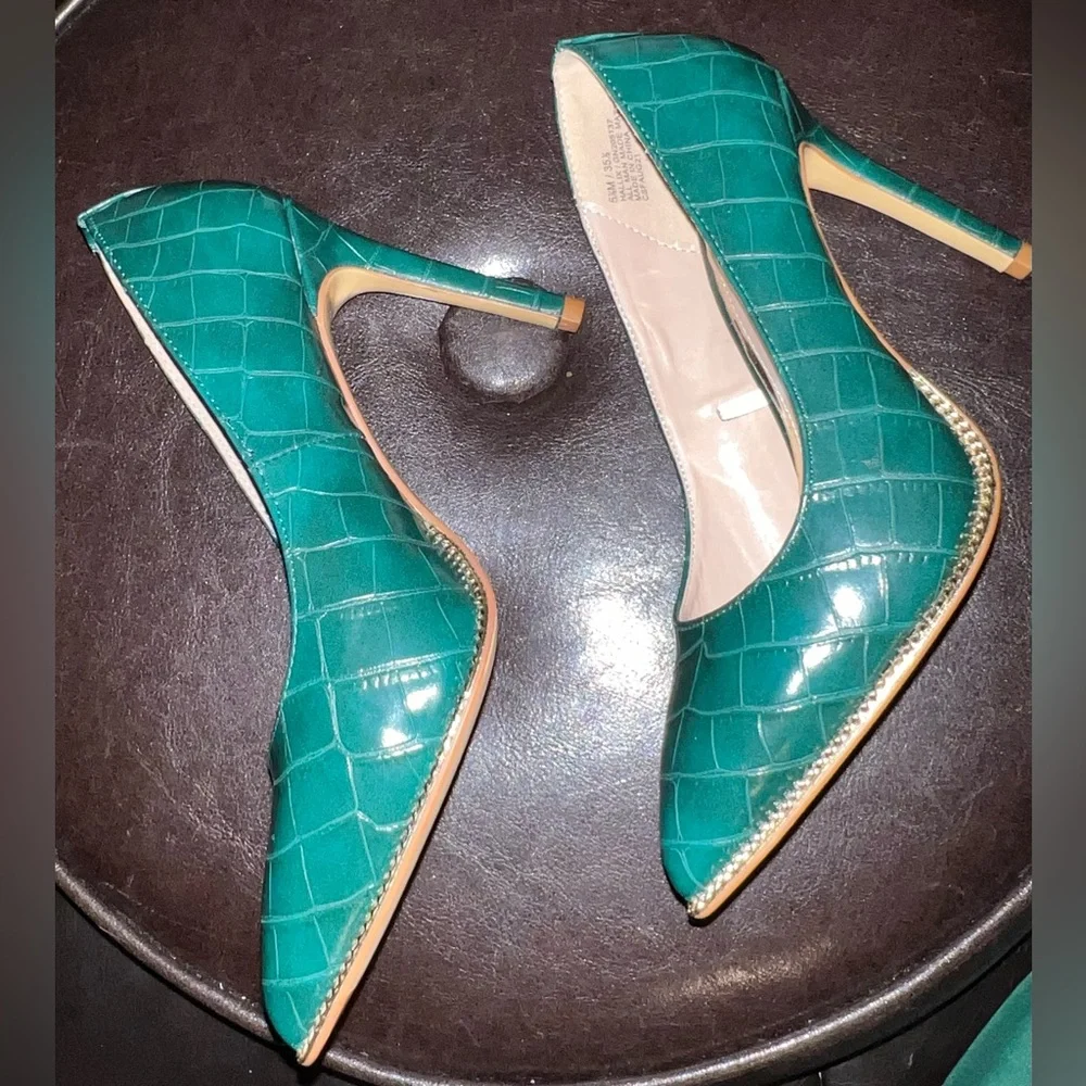 BCBGENERATION Hallix Gold Chain Stiletto Pumps Heels Women’s size 5.5 M - Picture 9 of 15